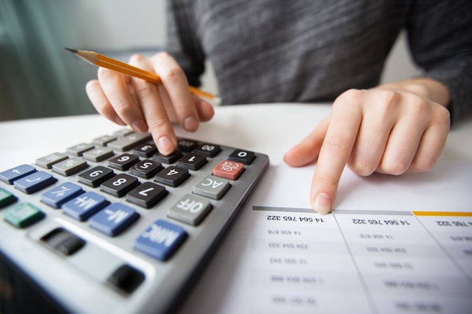 O que é factoring, como funciona e quais são as vantagens e desvantagens?